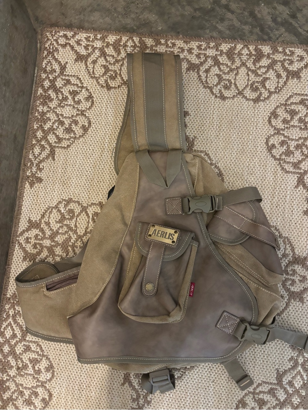 Aerlis travel bag